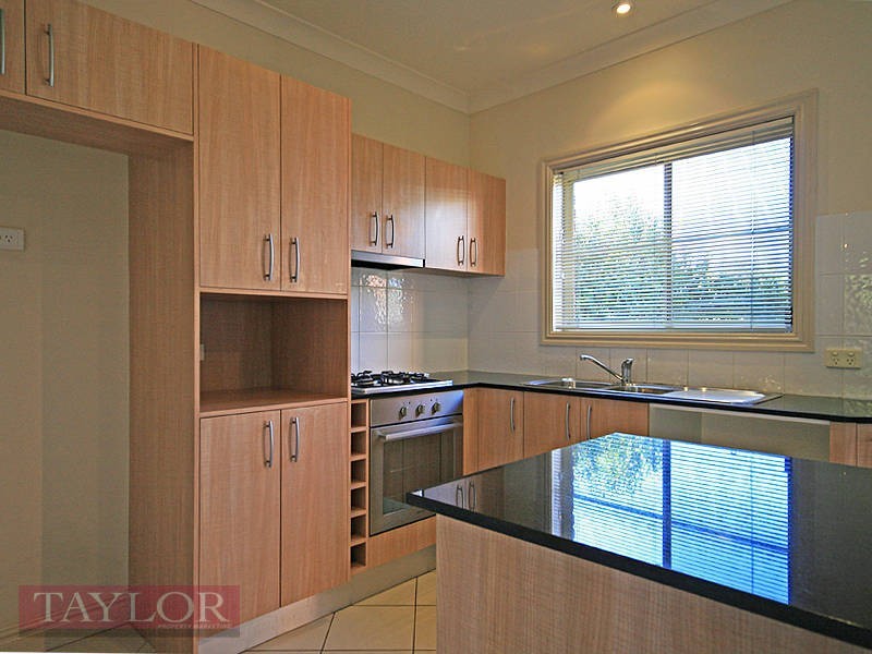 1/6 Blossom Place, Quakers Hill NSW 2763