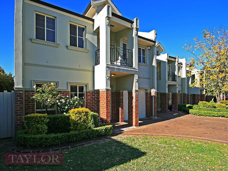 1/6 Blossom Place, Quakers Hill NSW 2763