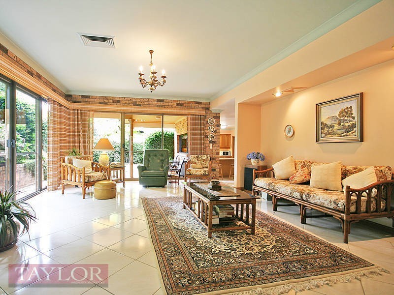 8 Regency Court, Oatlands NSW 2117