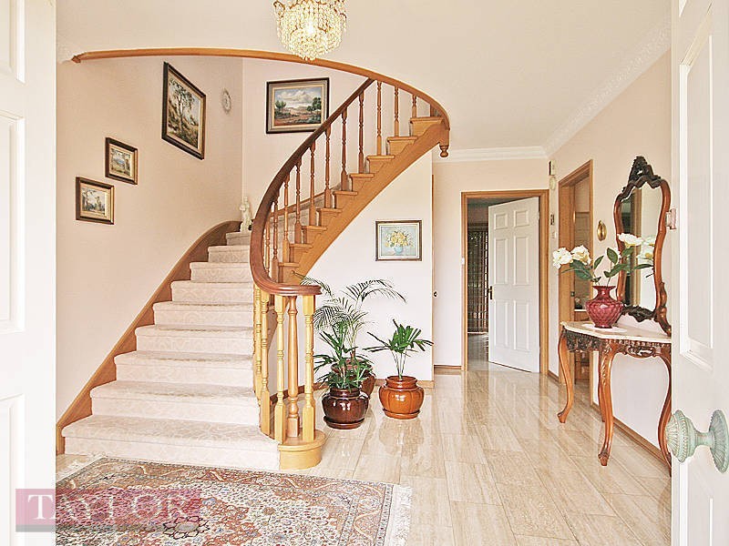 8 Regency Court, Oatlands NSW 2117