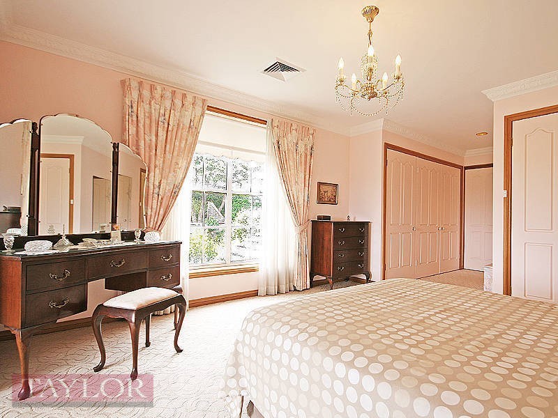 8 Regency Court, Oatlands NSW 2117