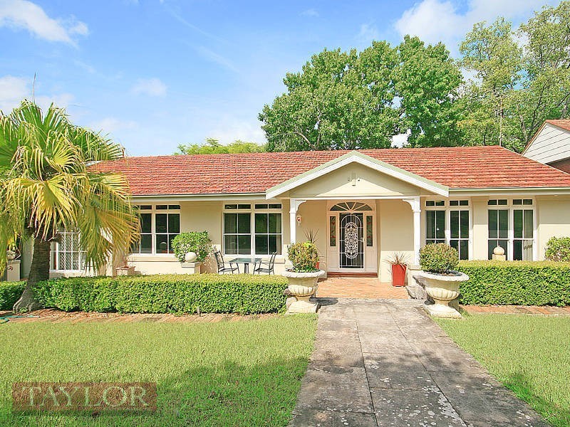 8 Lind Avenue, Oatlands NSW 2117