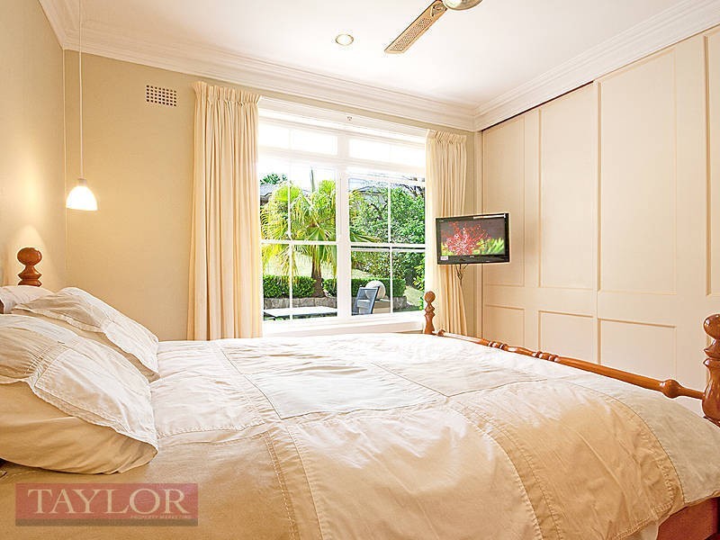 8 Lind Avenue, Oatlands NSW 2117