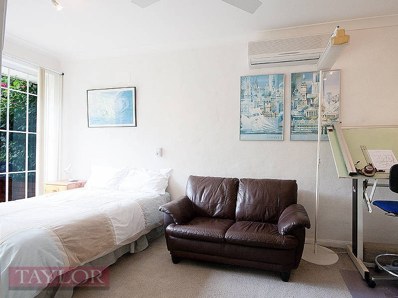 8 Lind Avenue, Oatlands NSW 2117