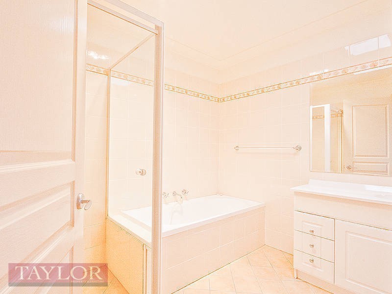 10 Governors Way, Oatlands NSW 2117