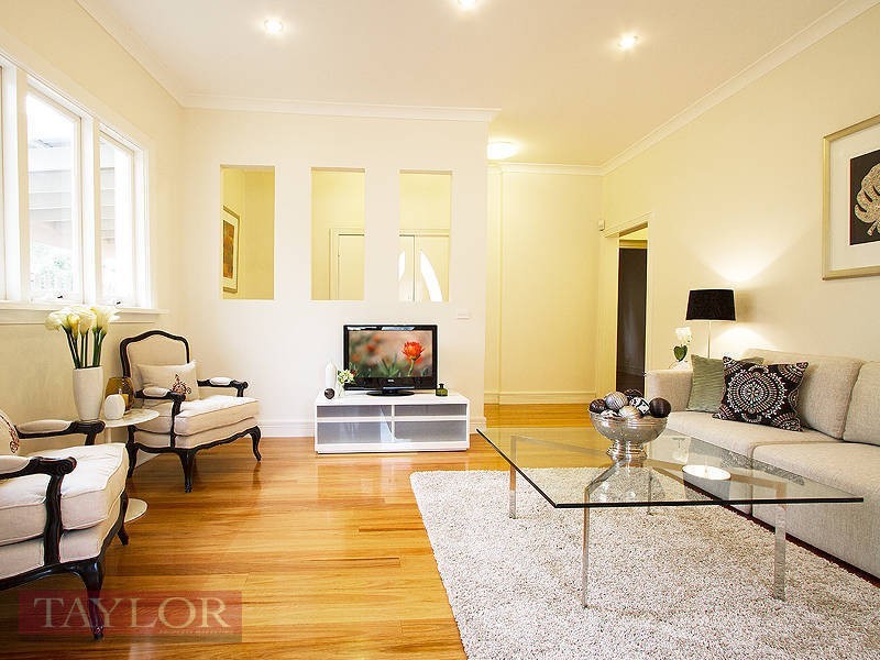 6 Alanas Avenue, Oatlands NSW 2117