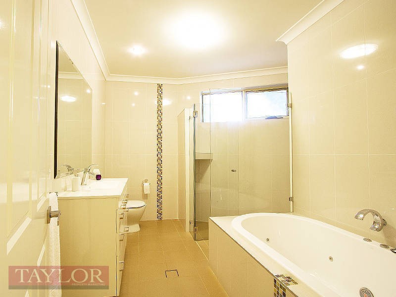 6 Alanas Avenue, Oatlands NSW 2117