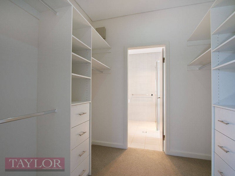 28 Central Park Avenue, Baulkham Hills NSW 2153