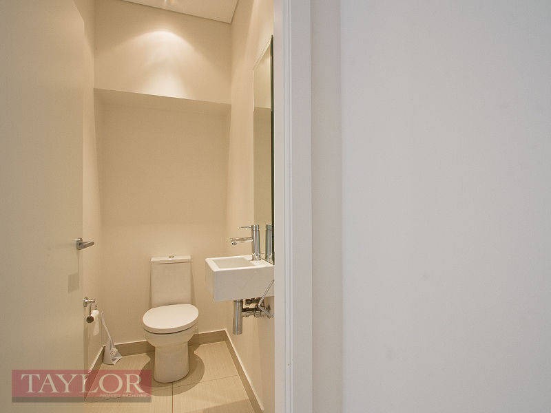 28 Central Park Avenue, Baulkham Hills NSW 2153