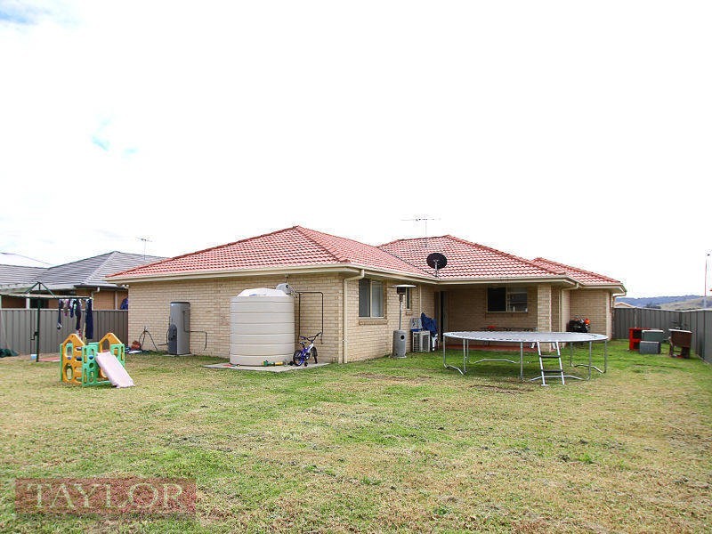 32 Niven Parade, Rutherford NSW 2320