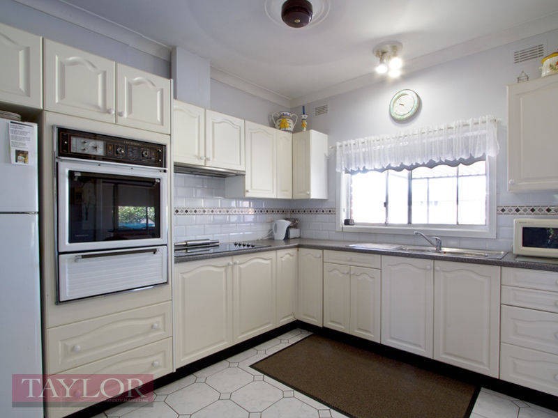 4 Teague Street, Girraween NSW 2145