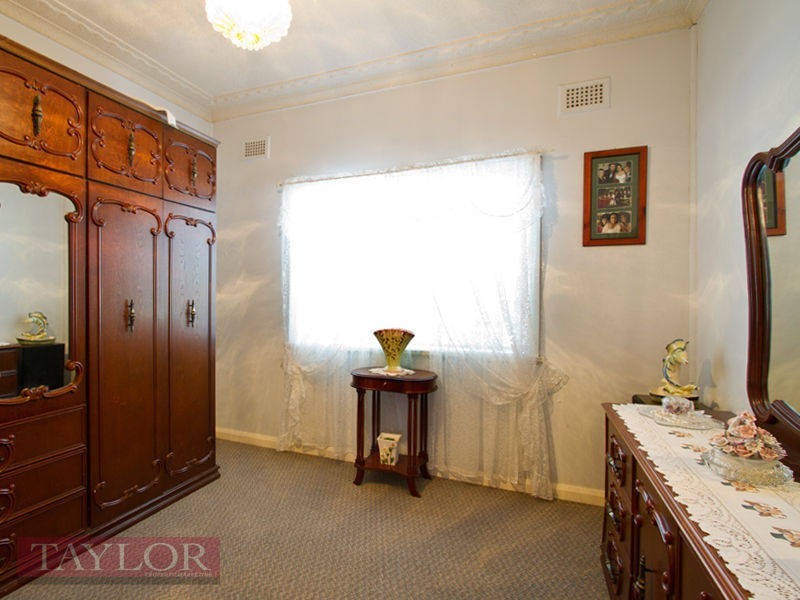 4 Teague Street, Girraween NSW 2145