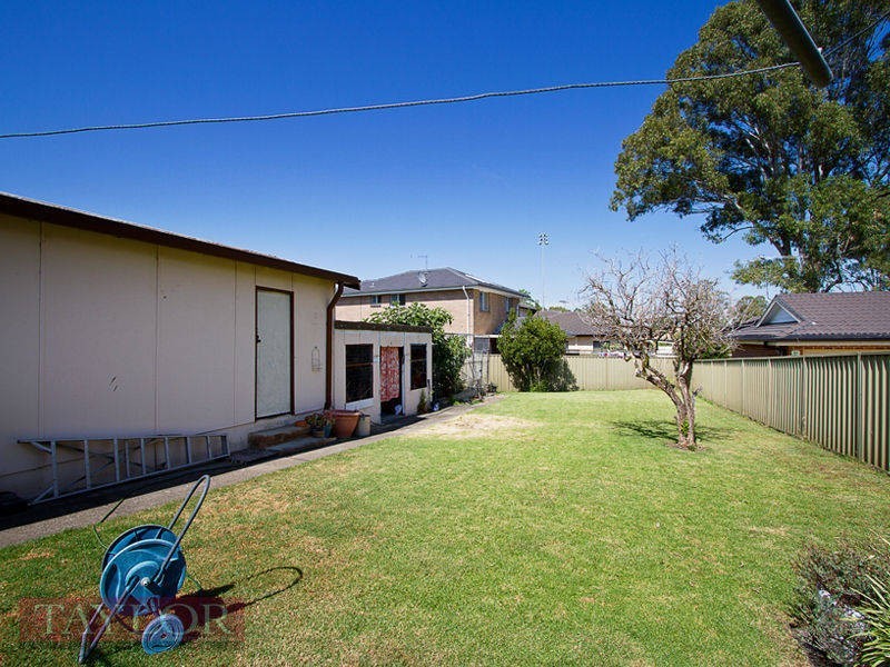 4 Teague Street, Girraween NSW 2145