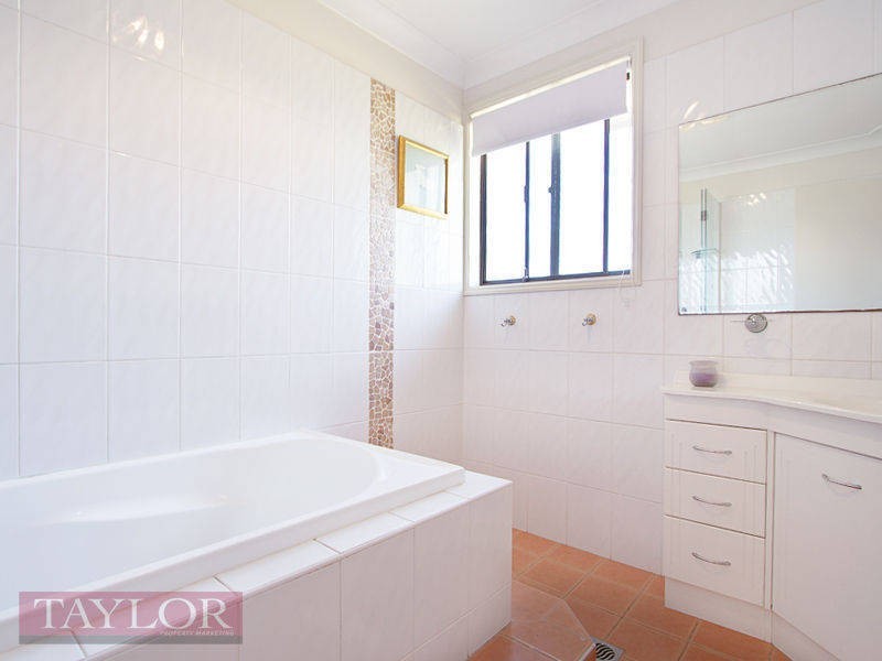 4 Lyn Place, Constitution Hill NSW 2145