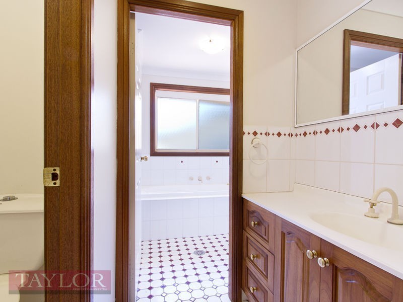 2 Larnook Close, Oatlands NSW 2117