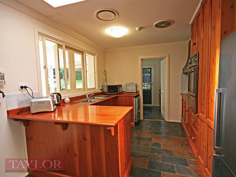 10 Gum Grove Place, West Pennant Hills NSW 2125