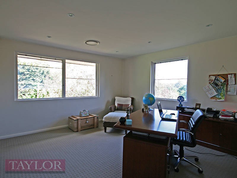 10 Gum Grove Place, West Pennant Hills NSW 2125