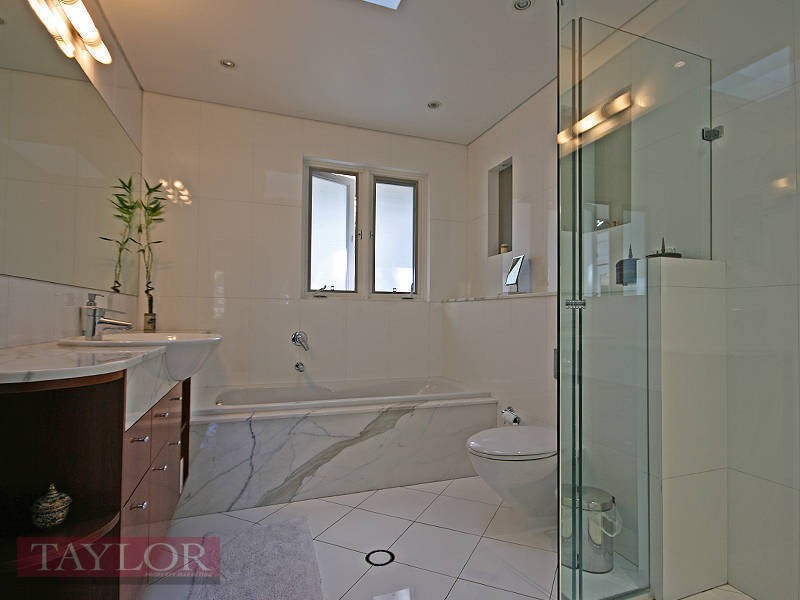 10 Gum Grove Place, West Pennant Hills NSW 2125