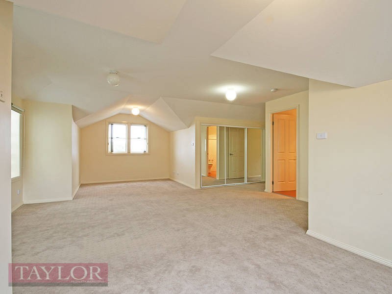 39 Hunterford Crescent, Oatlands NSW 2117