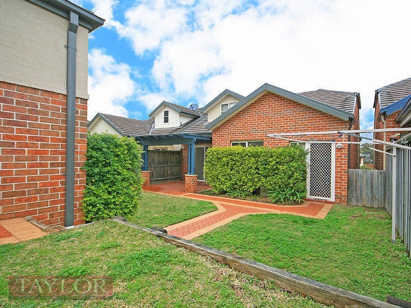 39 Hunterford Crescent, Oatlands NSW 2117
