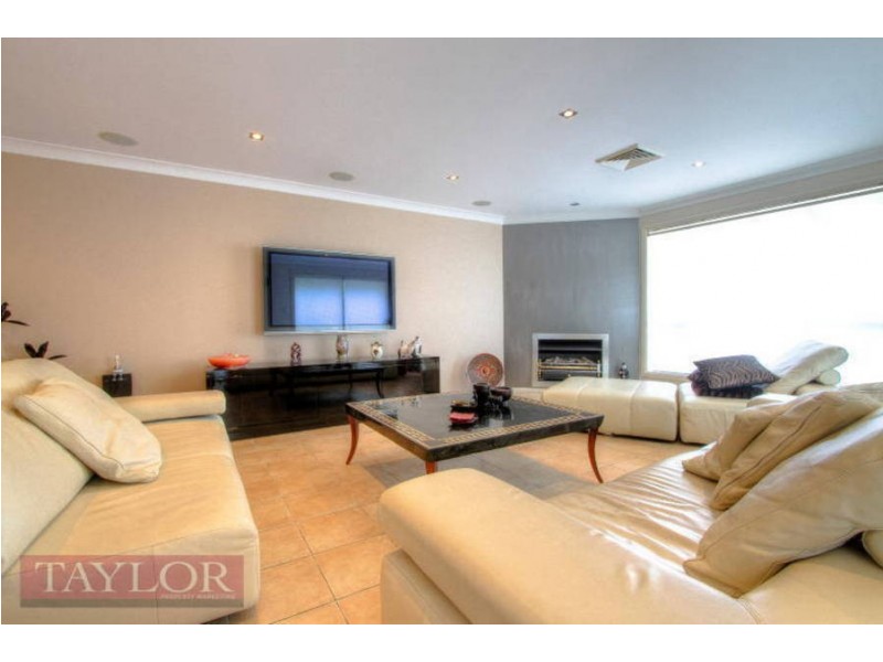 3 Hunterford Crescent, Oatlands NSW 2117