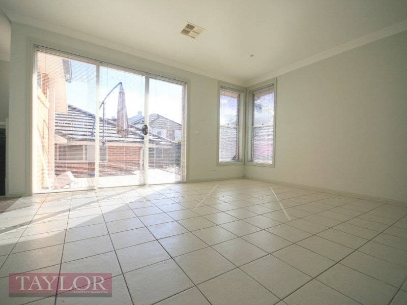 18 Hunterford Crescent, Oatlands NSW 2117