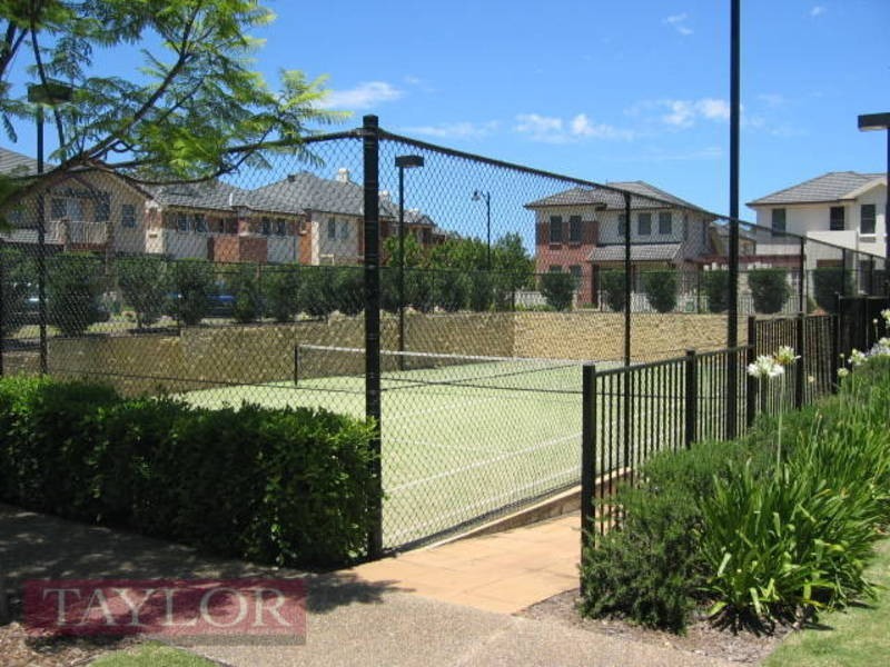 18 Hunterford Crescent, Oatlands NSW 2117