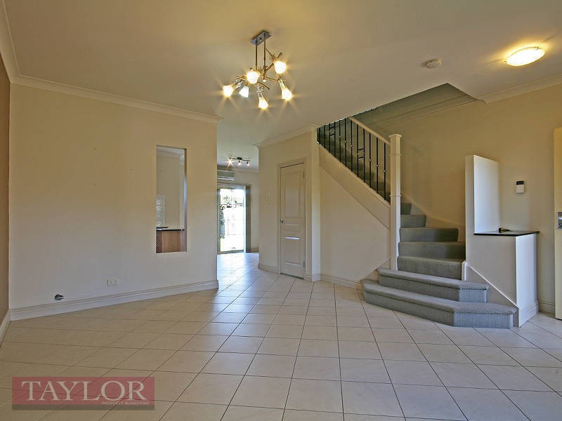 1/6 Blossom Place, Quakers Hill NSW 2763