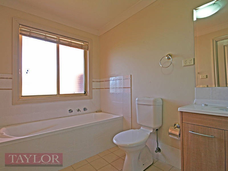 1/6 Blossom Place, Quakers Hill NSW 2763