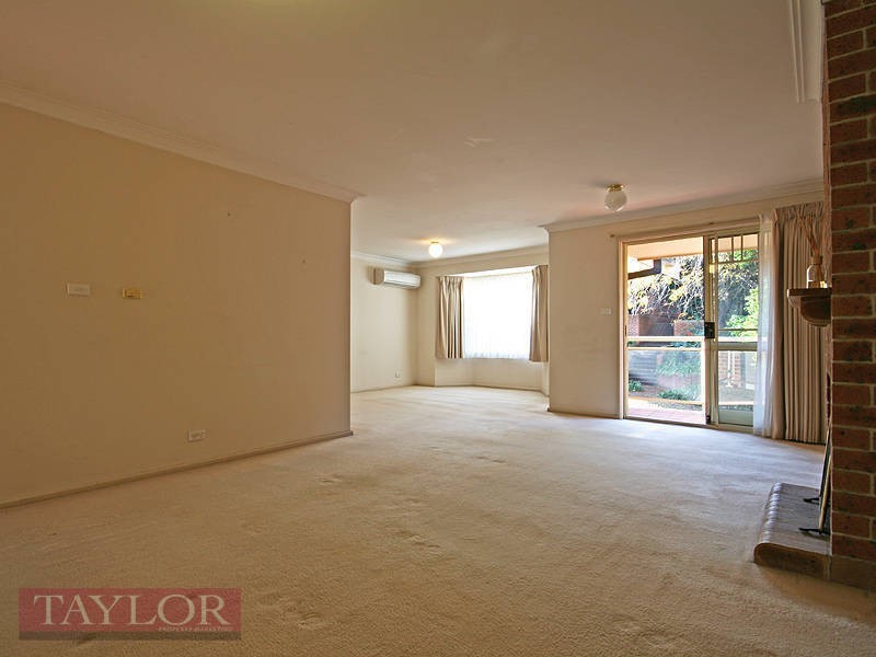 40 Strathalbyn Drive, Oatlands NSW 2117