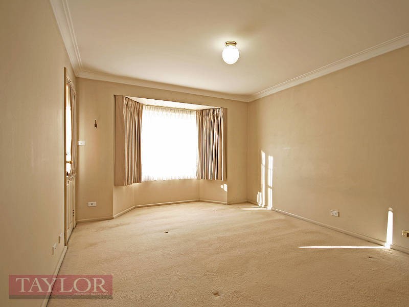 40 Strathalbyn Drive, Oatlands NSW 2117