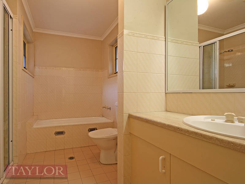 40 Strathalbyn Drive, Oatlands NSW 2117