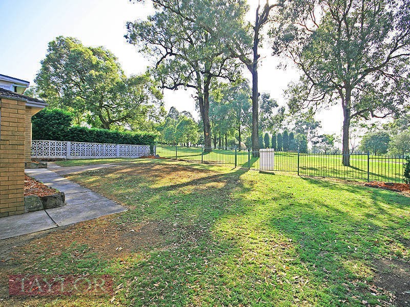 11 Niblick Crescent, Oatlands NSW 2117