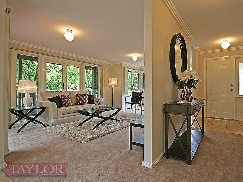 19 Hunterford Crescent, Oatlands NSW 2117