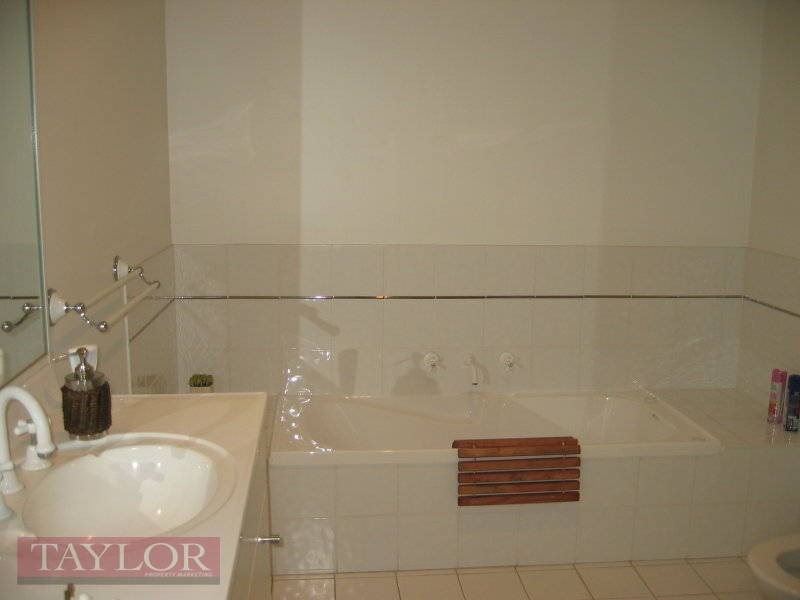 7 Governors Way, Oatlands NSW 2117