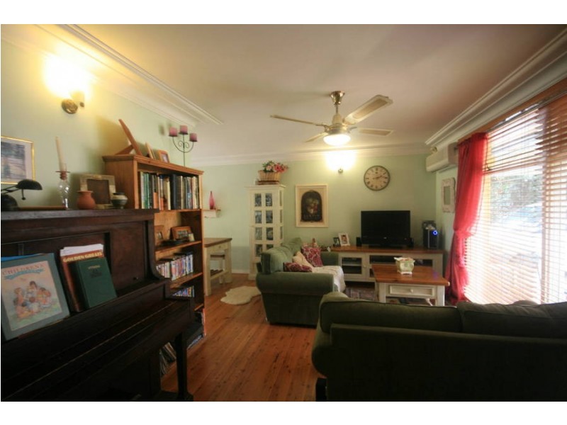 9 Caprera Road, Northmead NSW 2152