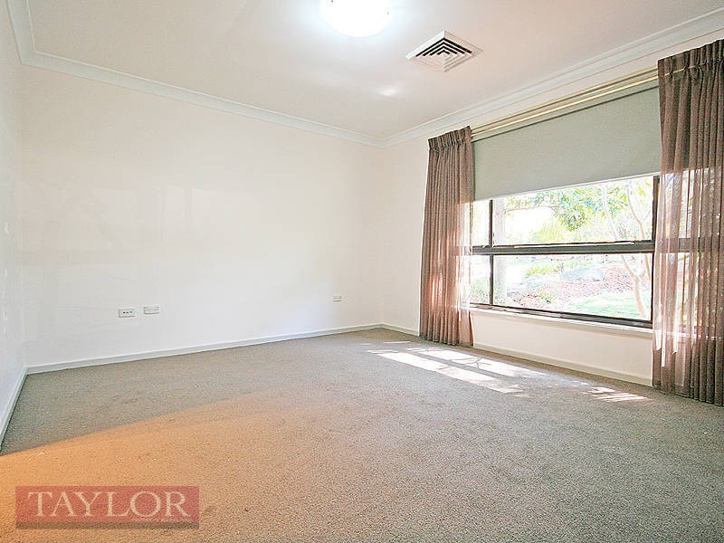 18 Blackwood Place, Oatlands NSW 2117