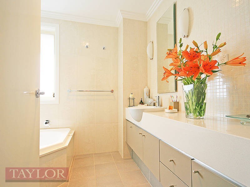 10 Westwood Way, Bella Vista NSW 2153