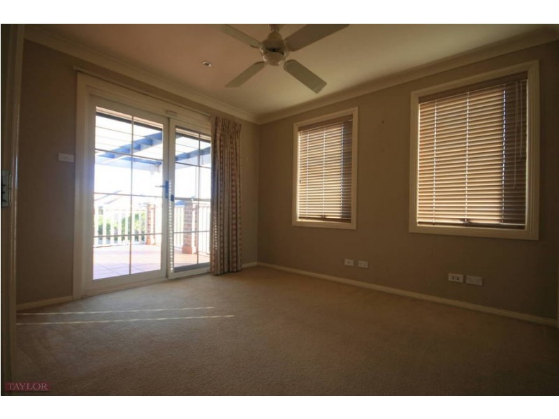 2 Governors Way, Oatlands NSW 2117