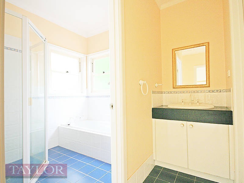 2 Lind Avenue, Oatlands NSW 2117