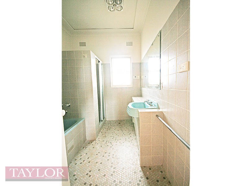 2 Lind Avenue, Oatlands NSW 2117