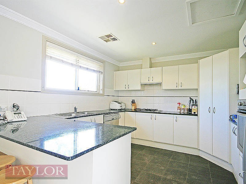 6 Hunterford Crescent, Oatlands NSW 2117