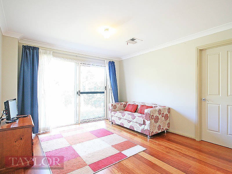 6 Hunterford Crescent, Oatlands NSW 2117