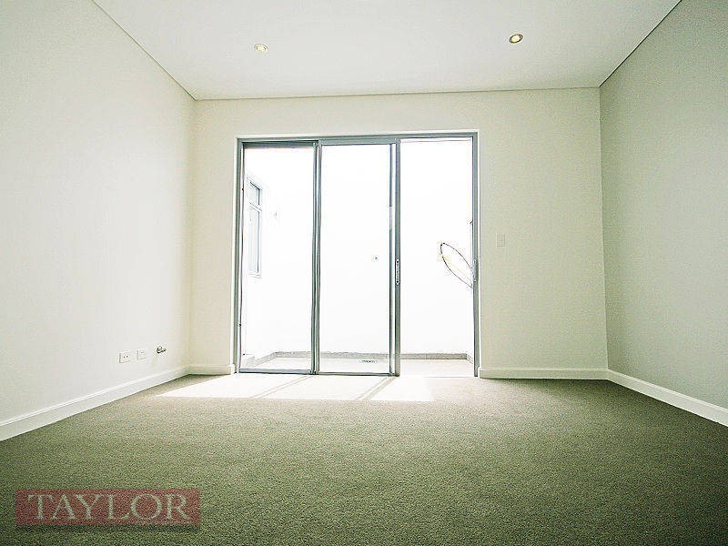 33 Central Park Avenue, Baulkham Hills NSW 2153