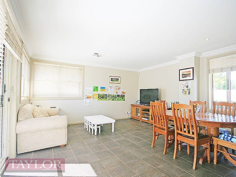 6 Hunterford Crescent, Oatlands NSW 2117