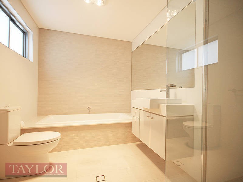 16 Central Park Avenue, Baulkham Hills NSW 2153