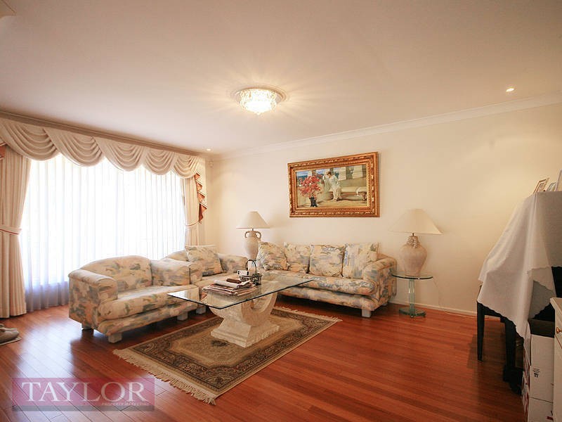 15 Larnook Close, Oatlands NSW 2117