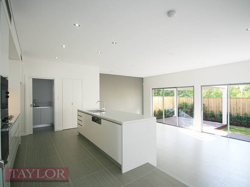 30 Central Park Avenue, Baulkham Hills NSW 2153