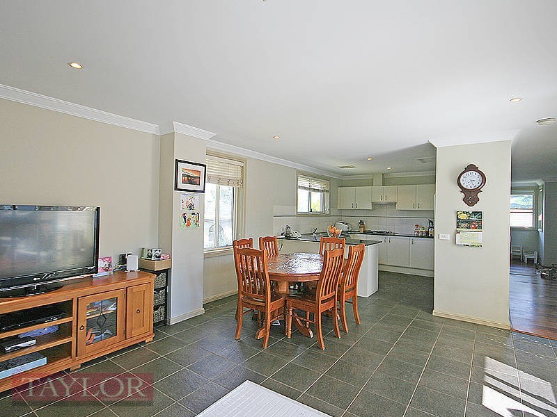 6 Hunterford Crescent, Oatlands NSW 2117