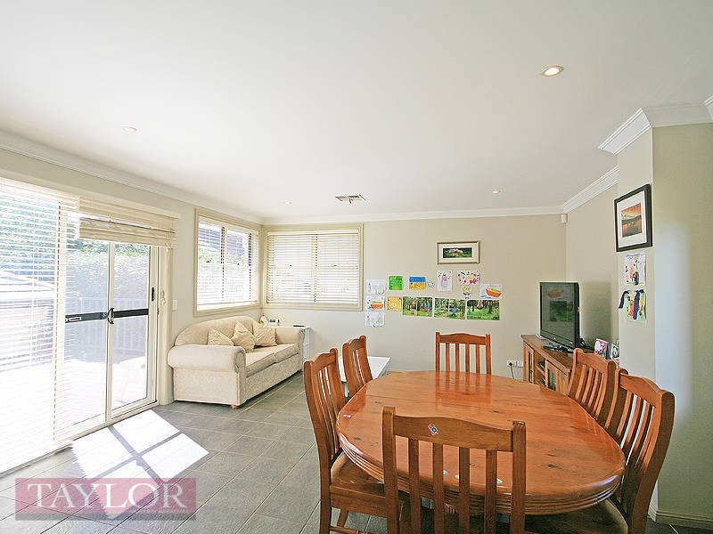 6 Hunterford Crescent, Oatlands NSW 2117